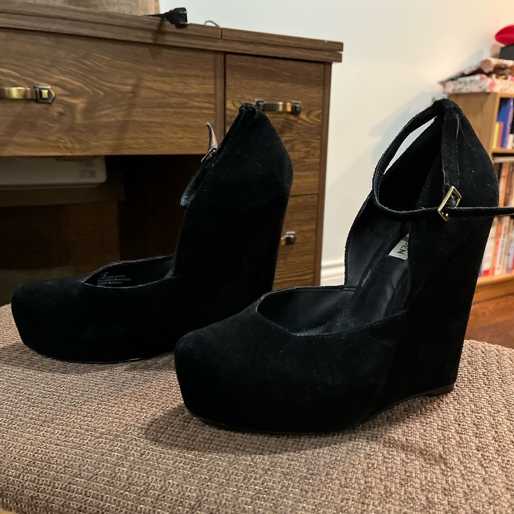 Steve Madden shoes size 7.5 - 5 inch wedge heel